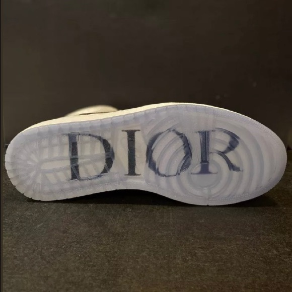 Jordan 1 Dior Size 10 - Picture 2 of 3